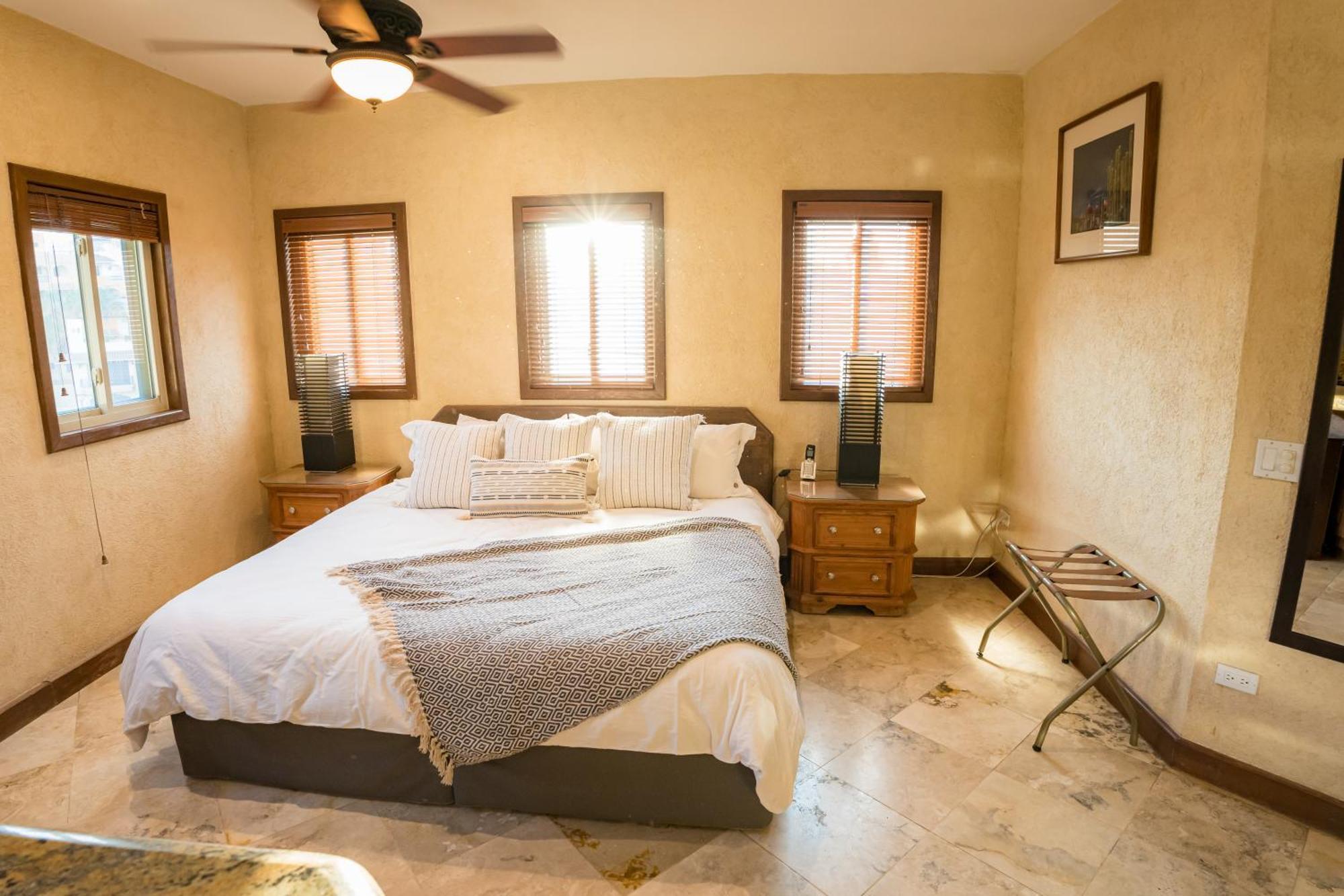 Cabo's Hidden Gem! Steps To The Marina Or Apartment *